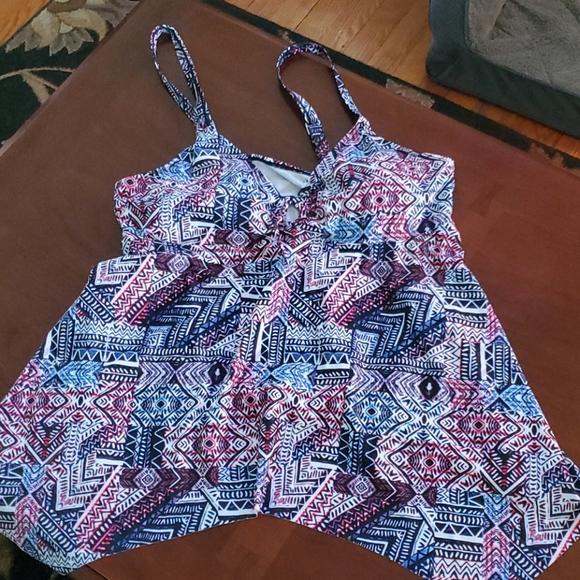 NWOT. A-Line tankini top, briefs, and shorts set - Picture 8 of 8